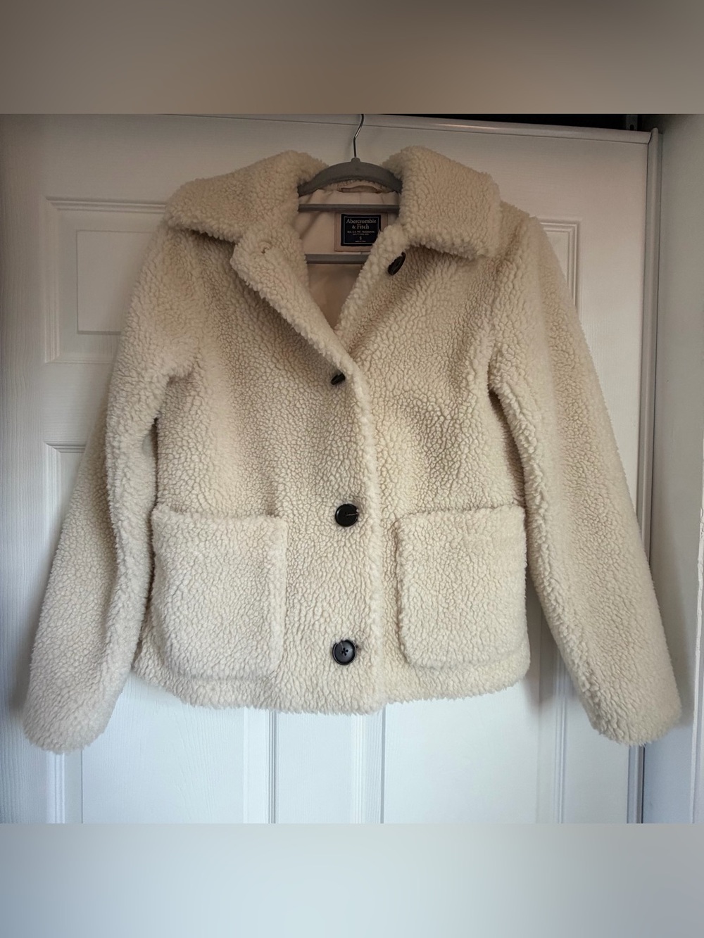 NWOT Abercrombie & Fitch Ivory Teddy Sherpa Jacket Cropped Button Front